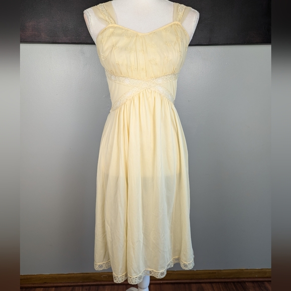 Vintage yellow dress - Picture 2 of 11